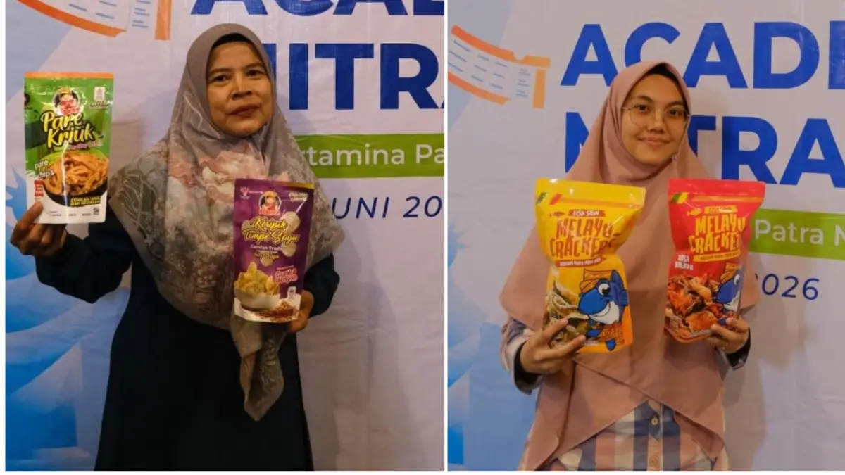 Dua peserta Go Global Academy memperlihatkan produk unggulan UMKM binaan Pertamina Patra Niaga Regional Sumbagut di Pekanbaru. Melalui program ini, pelaku usaha dibekali pengetahuan tentang standardisasi produk, branding, ESG, hingga kesiapan ekspor guna meningkatkan daya saing di pasar global.