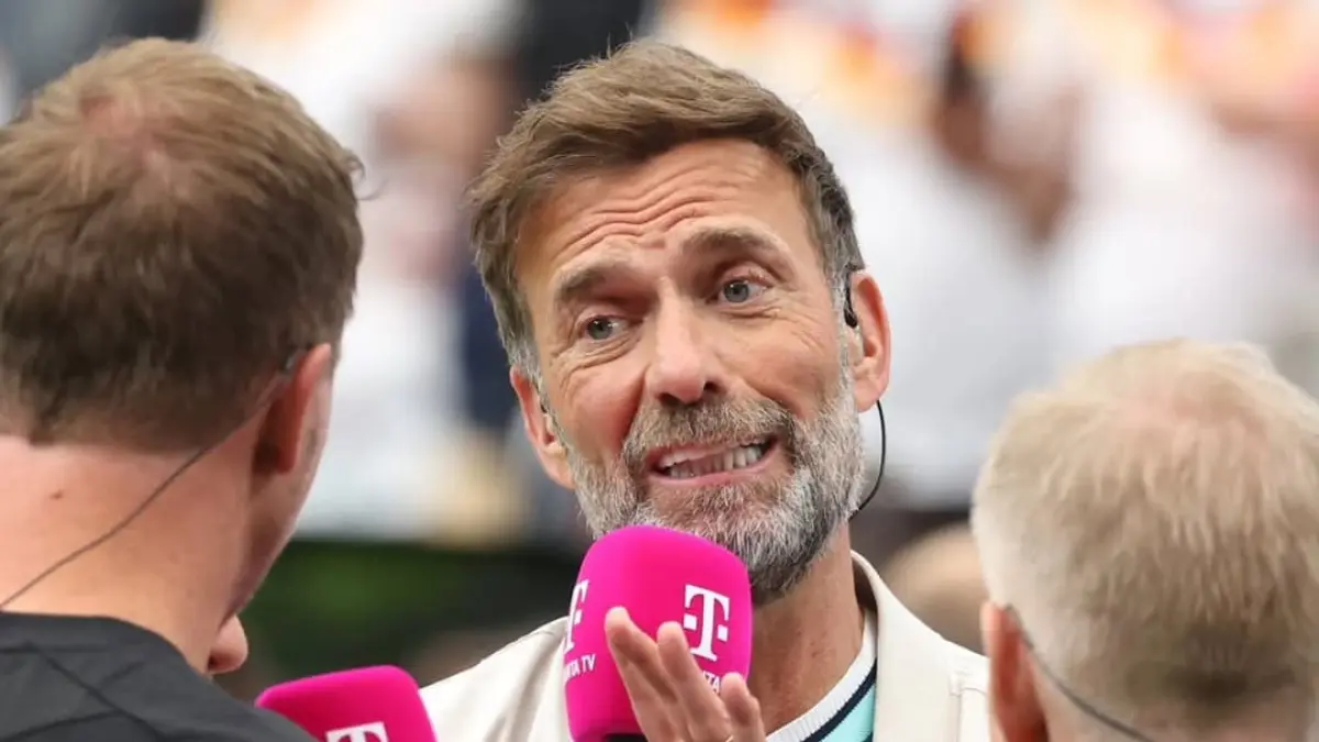 Jürgen Klopp saat tampil sebagai analis Piala Dunia 2026 di Magenta TV,(Foto: Instagram @fcb_fans_nation)