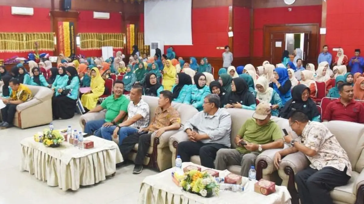 Suasana pembukaan acara Jambore Kader PKK Berprestasi Tingkat Kota Pariaman Tahun 2026 di Aula Balaikota Pariaman, Minggu (5/7/2026).