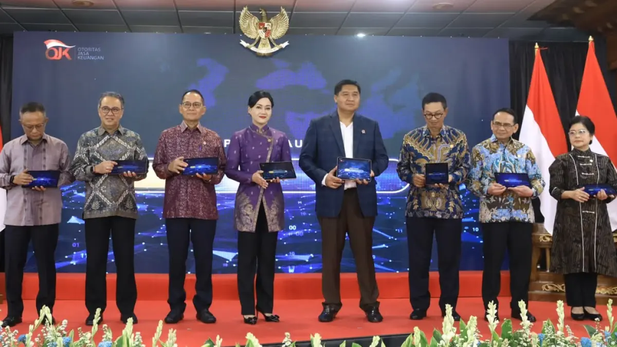 Ketua Dewan Komisioner OJK Friderica Widyasari Dewi bersama Menteri PKP Maruarar Sirait meluncurkan optimalisasi SLIK untuk memperkuat akses pembiayaan UMKM dan Program 3 Juta Rumah.