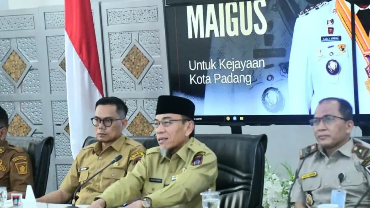 Wakil Wali Kota Padang Maigus Nasir saat mengikuti Rapat Evaluasi Bantuan Stimulan Rumah Rusak Pascabencana Hidrometeorologi yang dipimpin Kepala BNPB.(Foto: Diskominfo)
