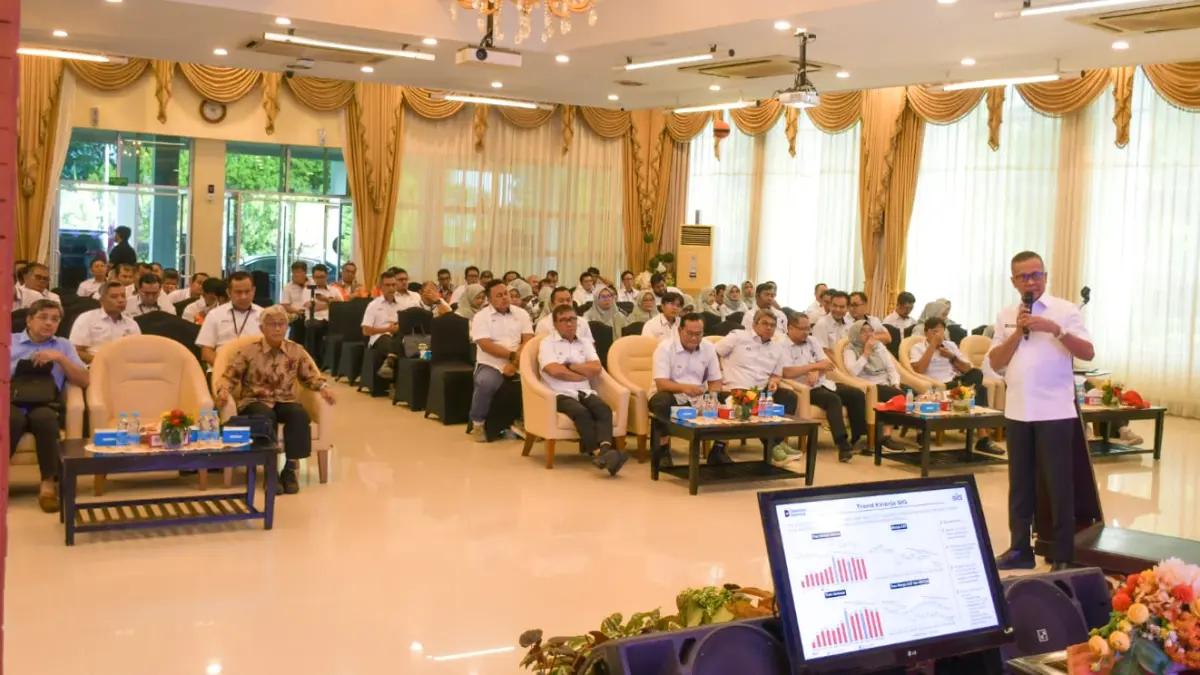 Direktur Utama SIG, Indrieffouny Indra, menyampaikan tiga strategi utama perusahaan saat sharing season memperingati HUT ke-68 Pengambilalihan Pabrik PT Semen Padang di Padang, Senin (6/7/2026).
