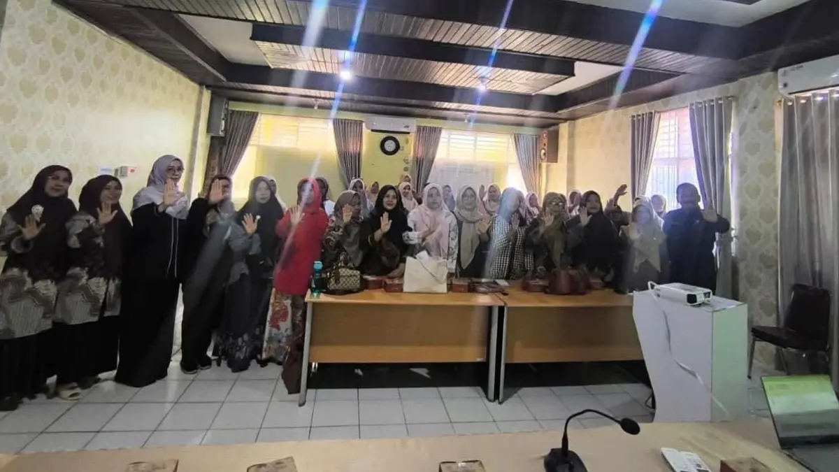 Sebanyak 33 kader TB Paru dari berbagai kelurahan di wilayah kerja Puskesmas Tanjung Paku, Kota Solok, mengikuti kegiatan Refreshing Peningkatan Motivasi Kader TB Paru yang diselenggarakan Poltekkes Kemenkes Padang, beberapa waktu lalu.(DOK PRIBADI)