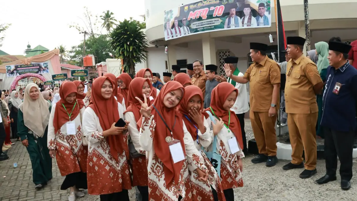 Wali Kota Pariaman Yota Balad bersama Wakil Wali Kota Mulyadi membuka MTQ ke-X Tingkat Kecamatan Pariaman Tengah di halaman Masjid Darul Ma