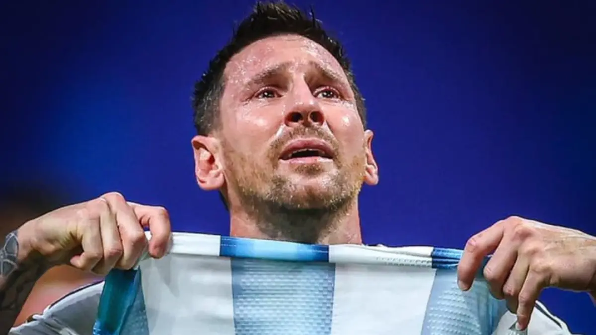 Lionel Messi menangis haru usai membawa Argentina bangkit mengalahkan Mesir 3-2 pada babak 16 besar Piala Dunia 2026 di Atlanta Stadium, memastikan langkah ke perempat final.(Foto: Timnas Argentina)