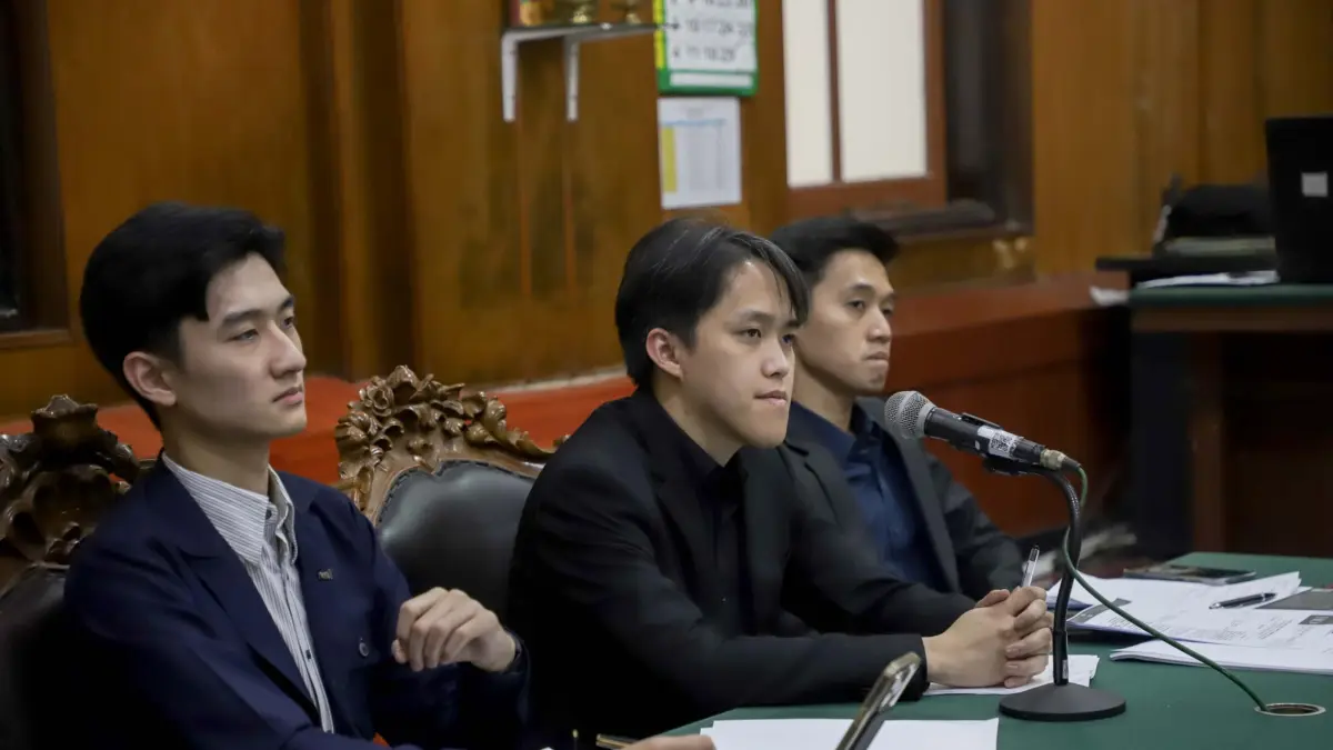 Kuasa hukum PT Java Fortis Corporindo dalam sidang gugatan terhadap mantan direkturnya, Nany Widjaja, di Pengadilan Negeri Surabaya.(Foto: JPG)