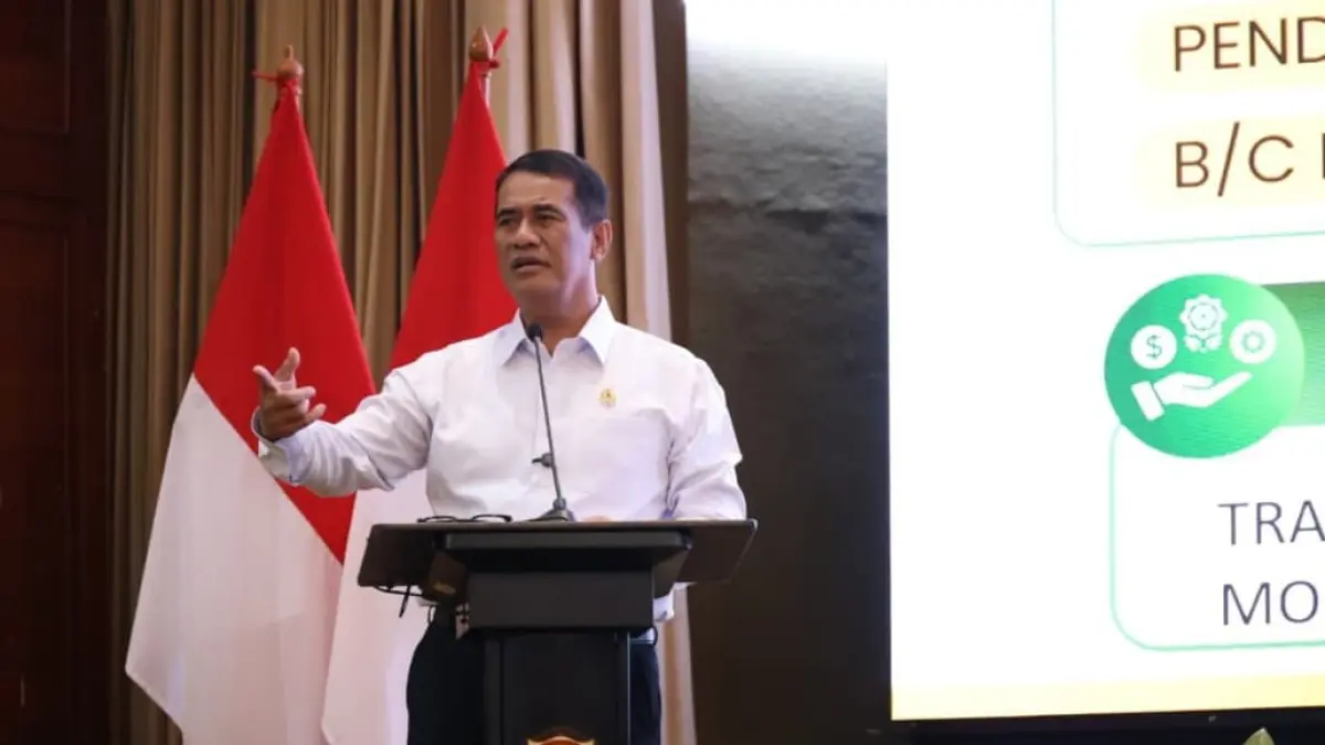 Mentan Amran saat memberikan arahan kepada jajaran Kementerian Pertanian, kepala dinas pertanian, penyuluh pertanian lapangan (PPL), dan pemerintah daerah di Kantor Pusat Kementerian Pertanian, Jakarta, Kamis (9/7/2026).(Foto: Humas)