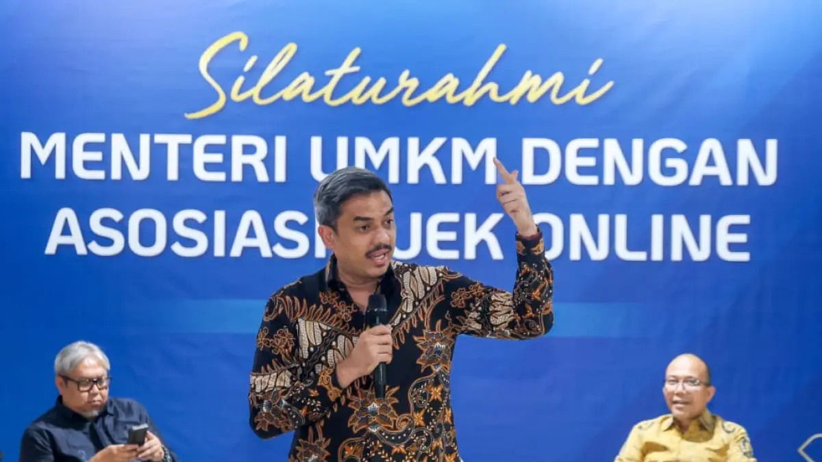 Menteri UMKM pertemuan dengan ratusan pengemudi yang mewakili 19 komunitas mitra Gojek, Grab, dan Maxim dalam pertemuan di Kantor Kementerian UMKM, Jakarta, Rabu (8/7).(Foto: Humas)