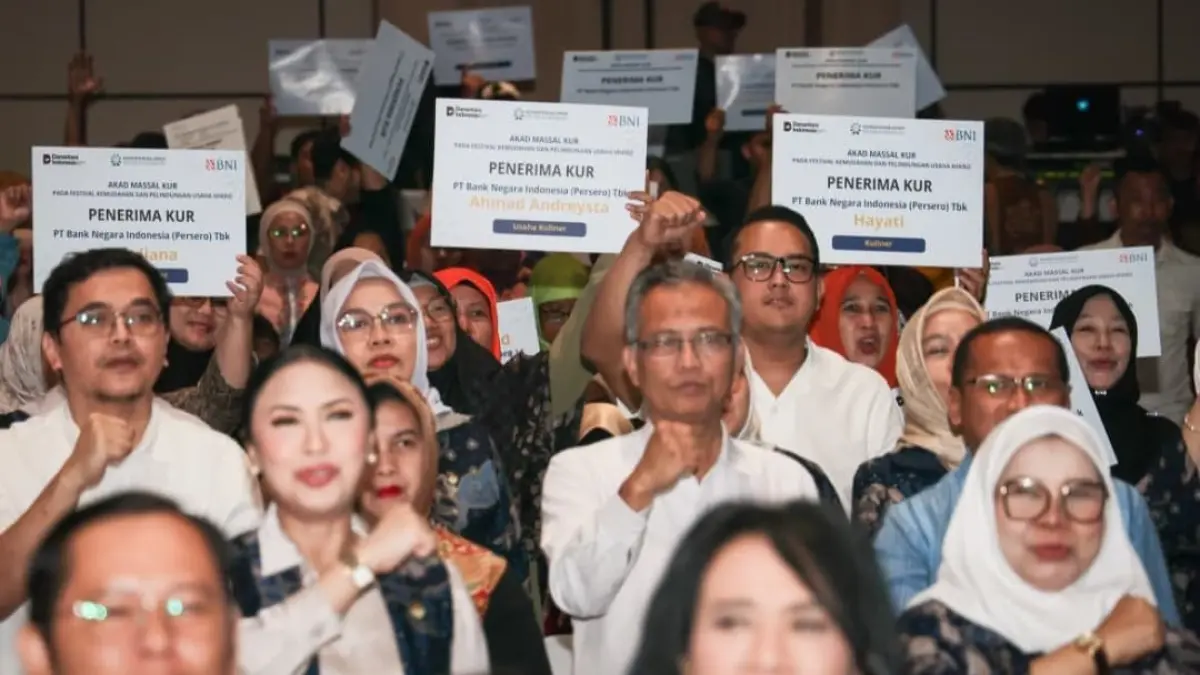 Penyerahan Kredit Usaha Rakyat (KUR) kepada pelaku UMKM dalam Festival Kemudahan dan Pelindungan Usaha Mikro 2026 di Gedung Smesco Indonesia, Jakarta.(Foto: Humas)