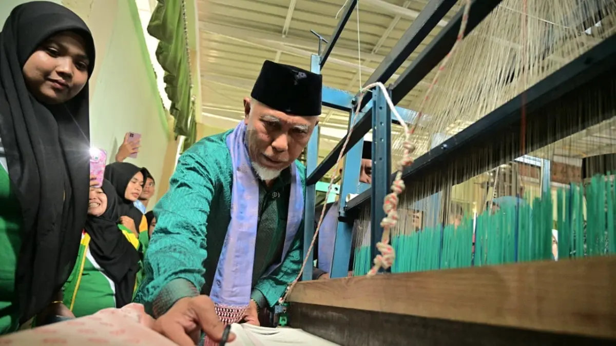Gubernur Sumbar Mahyeldi Ansharullah saat peluncuran Program Zakat Community Development (ZCD) Kampung Zakat di Nagari Ampalu, Kecamatan Lareh Sago Halaban, Kabupaten Limapuluh Kota, Kamis (9/7). (DOK BIRO ADPIM)