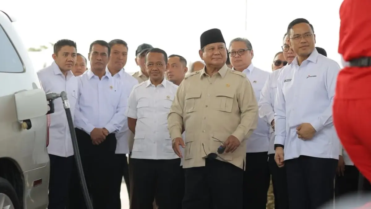 Presiden Prabowo Subianto didampingi Menteri Pertanian Andi Amran Sulaiman meluncurkan program mandatori biodiesel B50 di Karawang, Jawa Barat, untuk memperkuat ketahanan energi dan hilirisasi sawit nasional.(Foto: Humas)