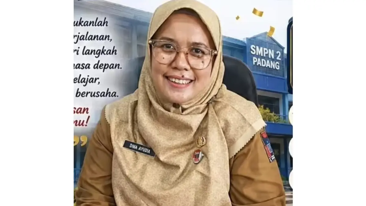 Dina Ayudia, M. Kom
