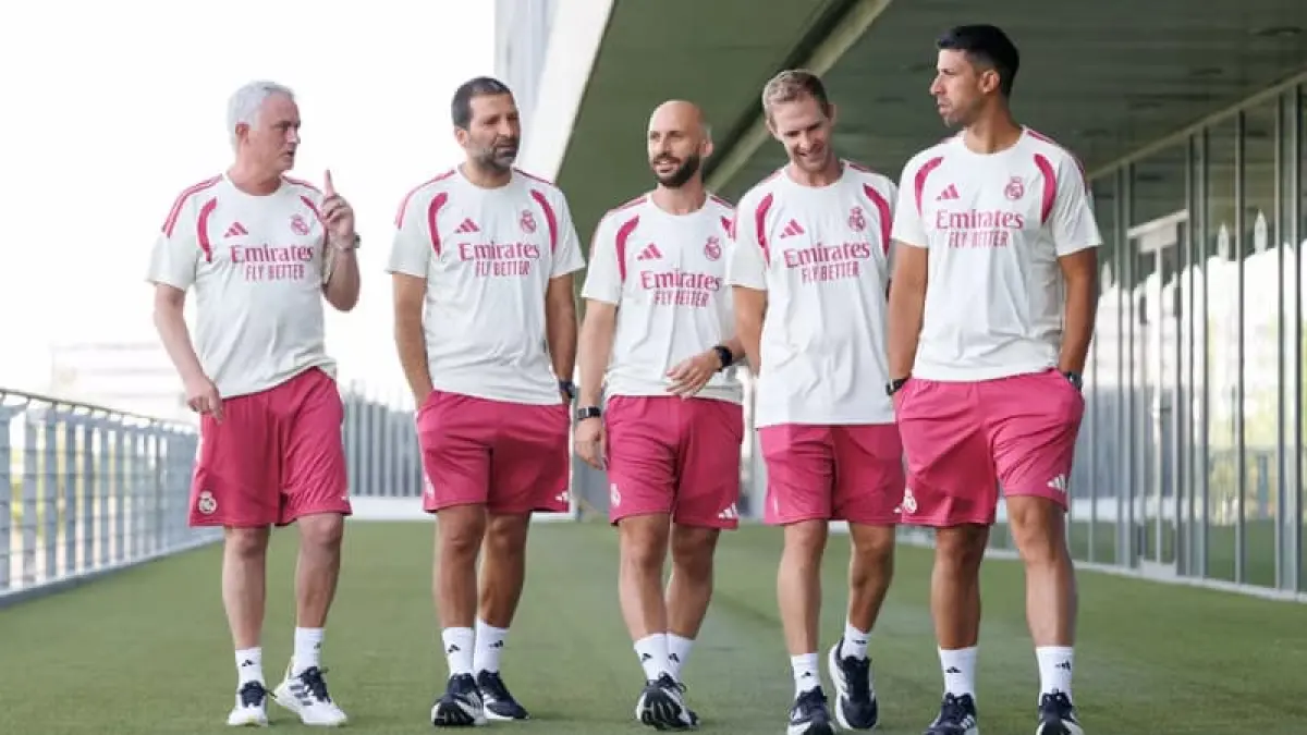 Jose Mourinho memulai tugas bersama staf pelatih di Valdebebas untuk menyiapkan pramusim Real Madrid 2026/2027 sebelum pemeriksaan medis dan latihan perdana tim.(Foto: Antonio Villalba/ realmadrid.com)