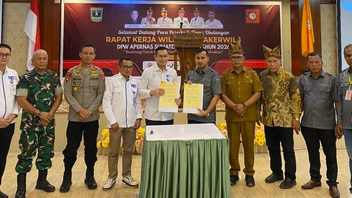 Bank Nagari dan DPW APERNAS Sumbar meneken MoU layanan perbankan dan kredit perumahan untuk mendukung Program 3 Juta Rumah serta memperluas akses pembiayaan rumah di Sumbar. (DOKUMENTASI BANK NAGARI)