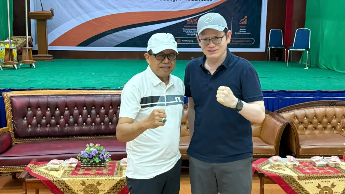Bersama Ketua Dewan Pembina, Ketua Iluni Fakultas Teknik UNP Welliyanto Hidayat (angkatan 1995) terpilih pada Musyawarah Besar (Mubes) VII Ikatan Alumni (Iluni) Fakultas Teknik/Fakultas Pendidikan Teknologi dan Kejuruan/Fakultas Teknik (FT/FPTK/FT) Universitas Negeri Padang (UNP) 11-12 Juli lalu.