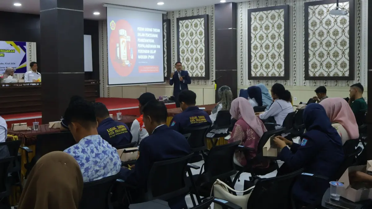 Kepala Kesbangpol Kota Payakumbuh Dipa Surya Persada membuka Sosialisasi P4GN bagi pengurus Karang Taruna se-Kota Payakumbuh di Aula Dinas Perpustakaan dan Kearsipan, Rabu (15/7/2026).