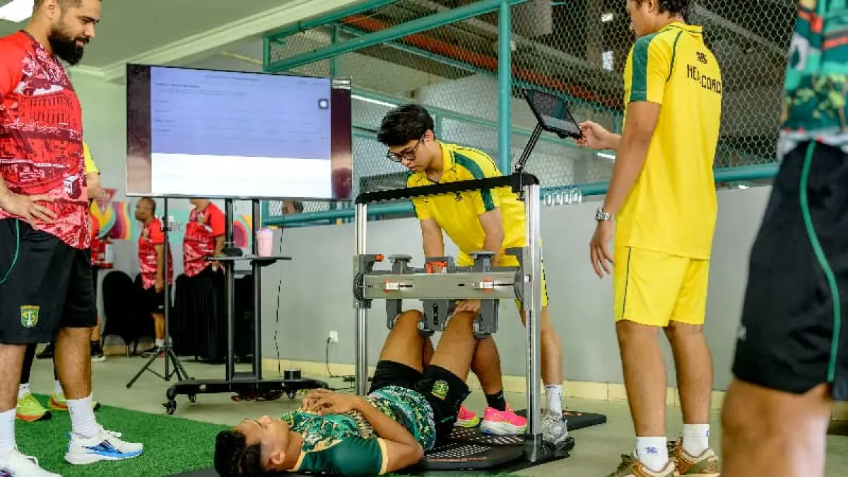 Persebaya Surabaya melanjutkan persiapan menghadapi musim kompetisi 2026/2027 dengan memetakan kondisi fisik para pemain menggunakan teknologi VALD Performance. (Foto: Corcom Persebaya)