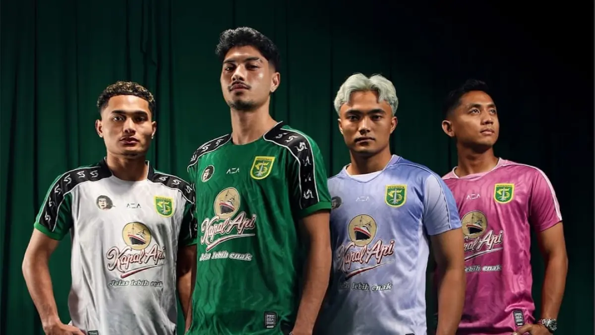 Jersey pramusim Persebaya 2026 karya AZA bertema tribute untuk legenda Eri Irianto dengan desain klasik era 1998–2000.(Foto: Corcom Persebaya)