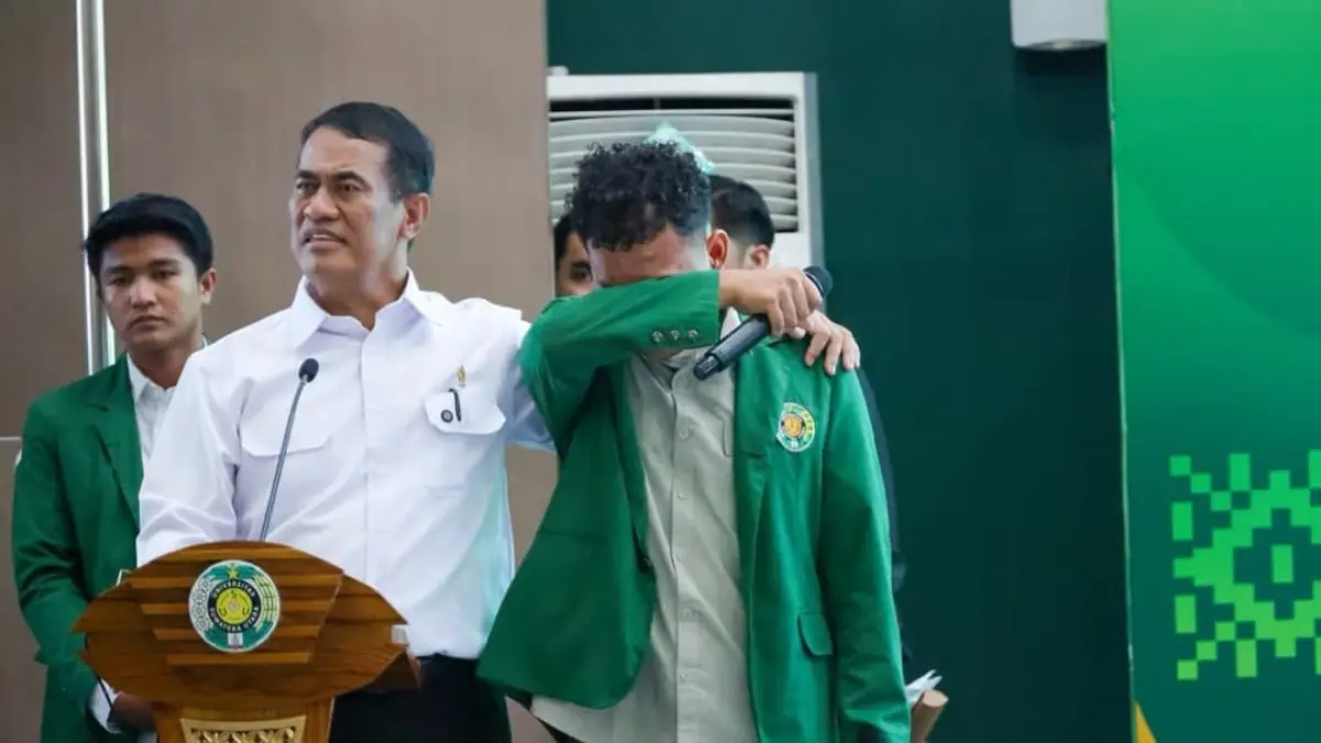 Menteri Pertanian Andi Amran Sulaiman berdialog dengan mahasiswa Universitas Sumatera Utara saat kuliah umum di Medan dan merespons aspirasi mahasiswa.(Foto: Humas)