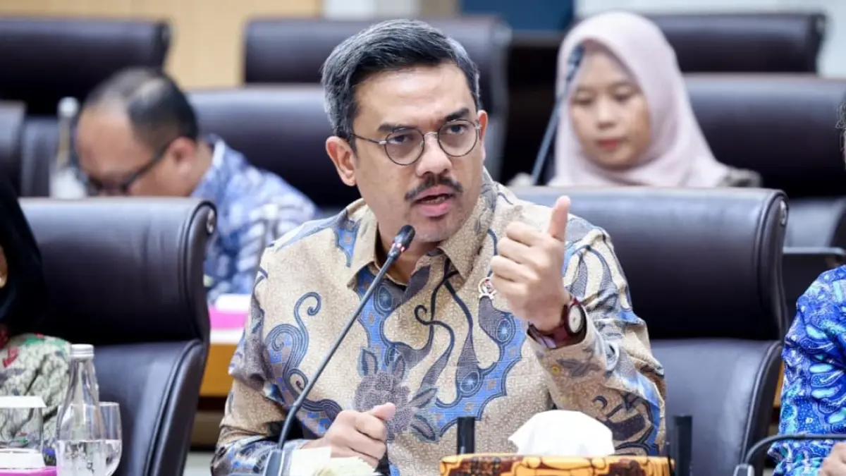 Menteri UMKM Maman Abdurrahman mengikuti rapat kerja bersama Komisi VII DPR RI membahas LKPP 2025 di Kompleks Parlemen, Jakarta.(Foto: Humas)