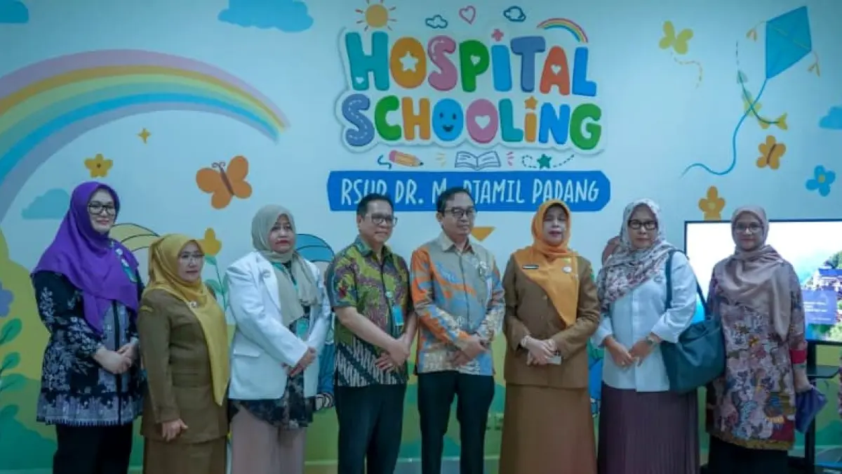 Peresmian program Djamil Hospital Schooling hasil kolaborasi RSUP M. Djamil Padang dan Universitas Negeri Padang untuk layanan pendidikan anak rawat inap.(Foto: KKPS UNP) 