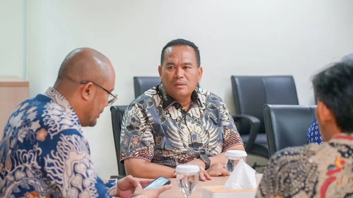 Wali Kota Pariaman Yota Balad melakukan audiensi dengan Direktur Program Pendidikan Vokasi Universitas Indonesia (UI), Safrin Arifin, di Depok, Jawa Barat, guna membahas penguatan kerja sama melalui Program Saga Saja Plus untuk memperluas akses pendidikan tinggi bagi masyarakat kurang mampu.