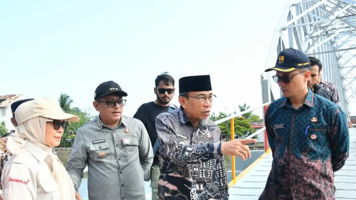 Wakil Wali Kota Padang Maigus Nasir meninjau persiapan Hari Jadi Kota Padang ke-357 di kawasan Batang Arau, Kamis (16/7/2026).(Foto: Diskominfo)