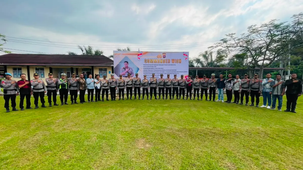 Kapolres Dharmasraya menyosialisasikan Commander Wish Kapolda Sumbar kepada seluruh personel sebagai pedoman meningkatkan pelayanan Polri yang profesional, humanis, dan berintegritas.