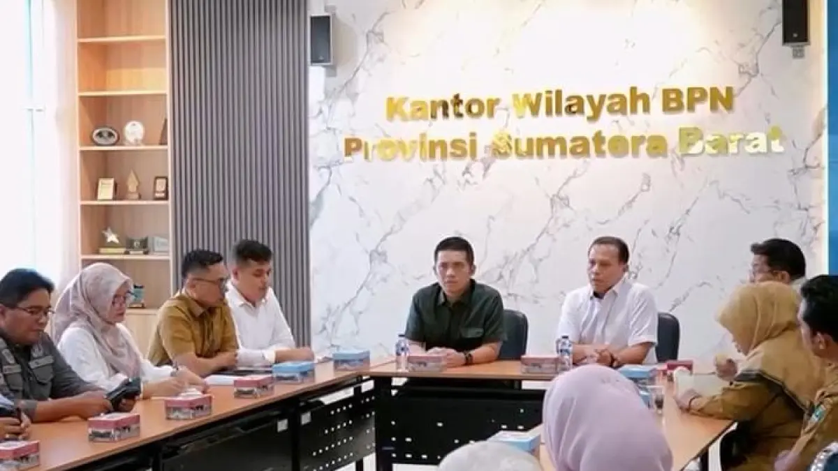 Wakil Ketua DPRD Sumbar, Iqra Chissa Putra saat menghadiri rapat koordinasi dengan Kantor Wilayah ATR/BPN Provinsi Sumbar baru-baru ini. (DOK DPRD SUMBAR)