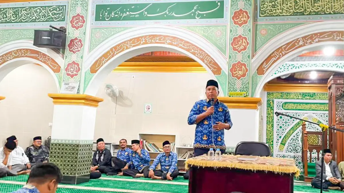 Wakil Wali Kota Pariaman Mulyadi menghadiri pelaksanaan perdana Program Pesantren ASN yang digelar serentak di dua masjid, Jumat (17/7/2026).