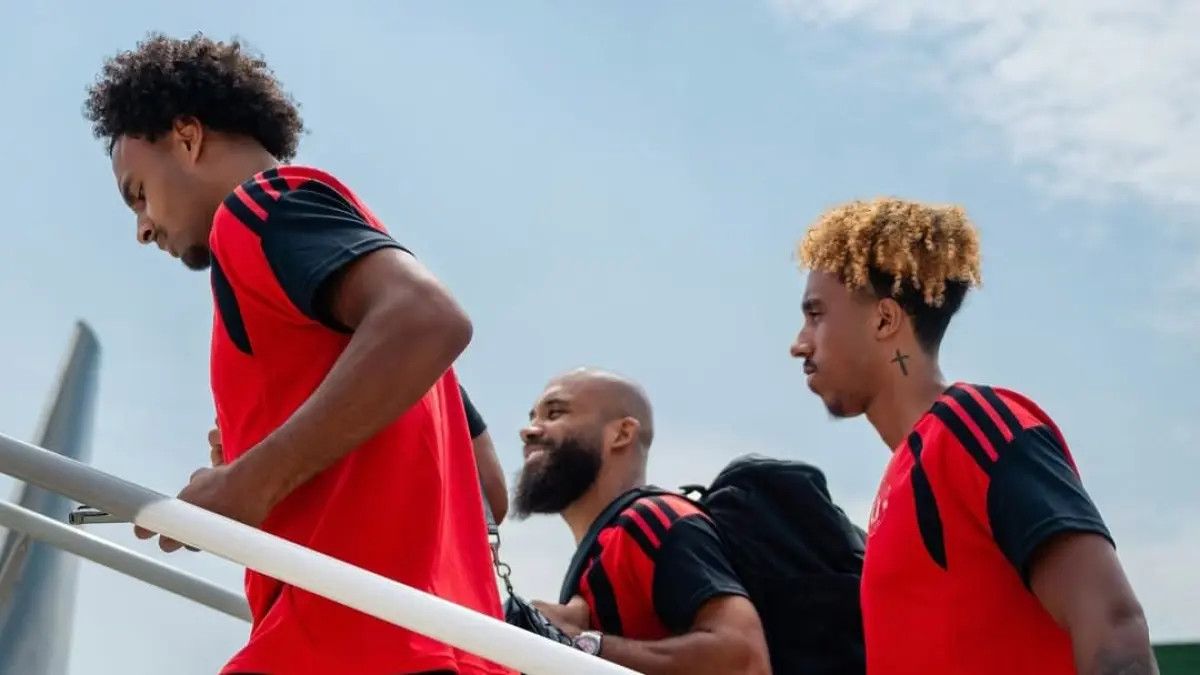 Para pemain Manchester United terbang ke Helsinki jelang laga pramusim melawan Wrexham.(Foto: IG @manutd)