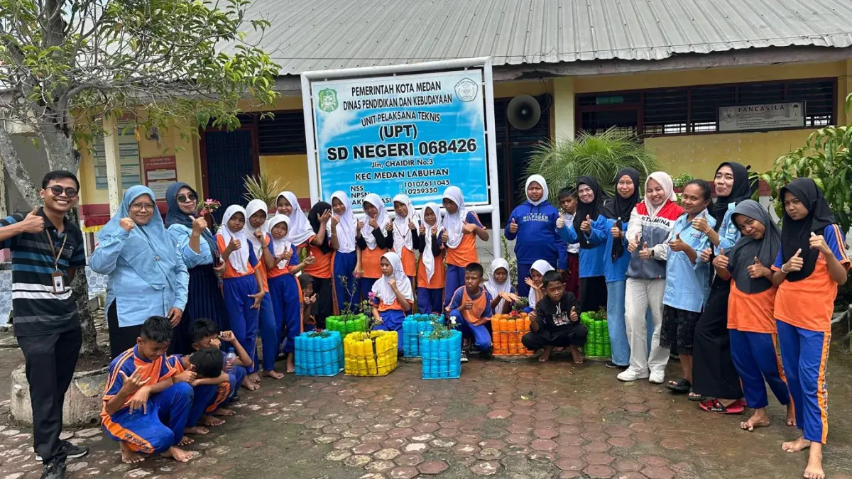 Perwakilan siswa SD Negeri 068426 Medan mengikuti pelatihan pengelolaan rumah kompos dalam Program SEKAR yang digagas Pertamina Patra Niaga.