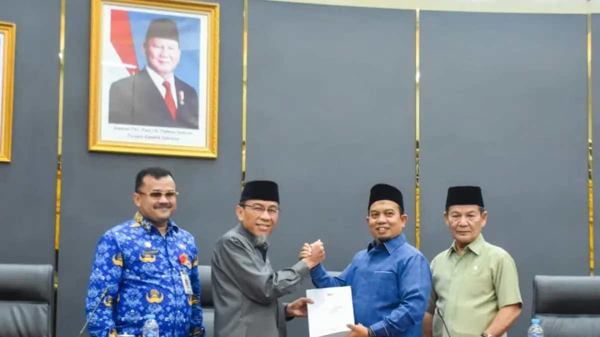 Wakil Wali Kota Padang Maigus Nasir menyampaikan rancangan KUA-PPAS APBD Kota Padang 2027 dalam Rapat Paripurna DPRD Kota Padang.(Foto: Diskominfo)