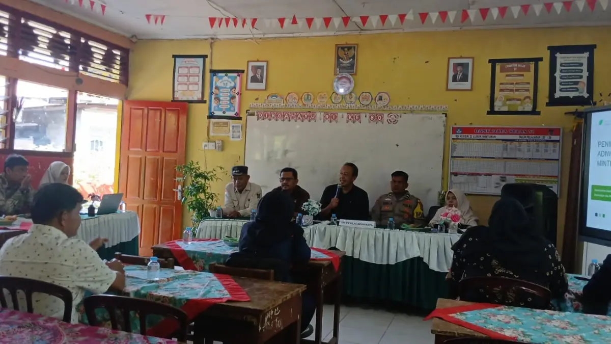 Tim Verifikasi Penilaian Calon Sekolah Adiwiyata Nasional mengunjungi SDN 22 Lubukminturun dalam rangka visitasi calon Sekolah Adiwiyata Nasional, Kamis (16/7). (TIM LAMAN GURU)