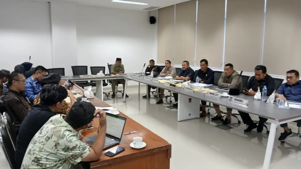 Komisi III DPRD Padang menggelar rapat dengar pendapat bersama Pelindo Regional 2 Teluk Bayur, baru-baru ini. (DOK DPRD PADANG)