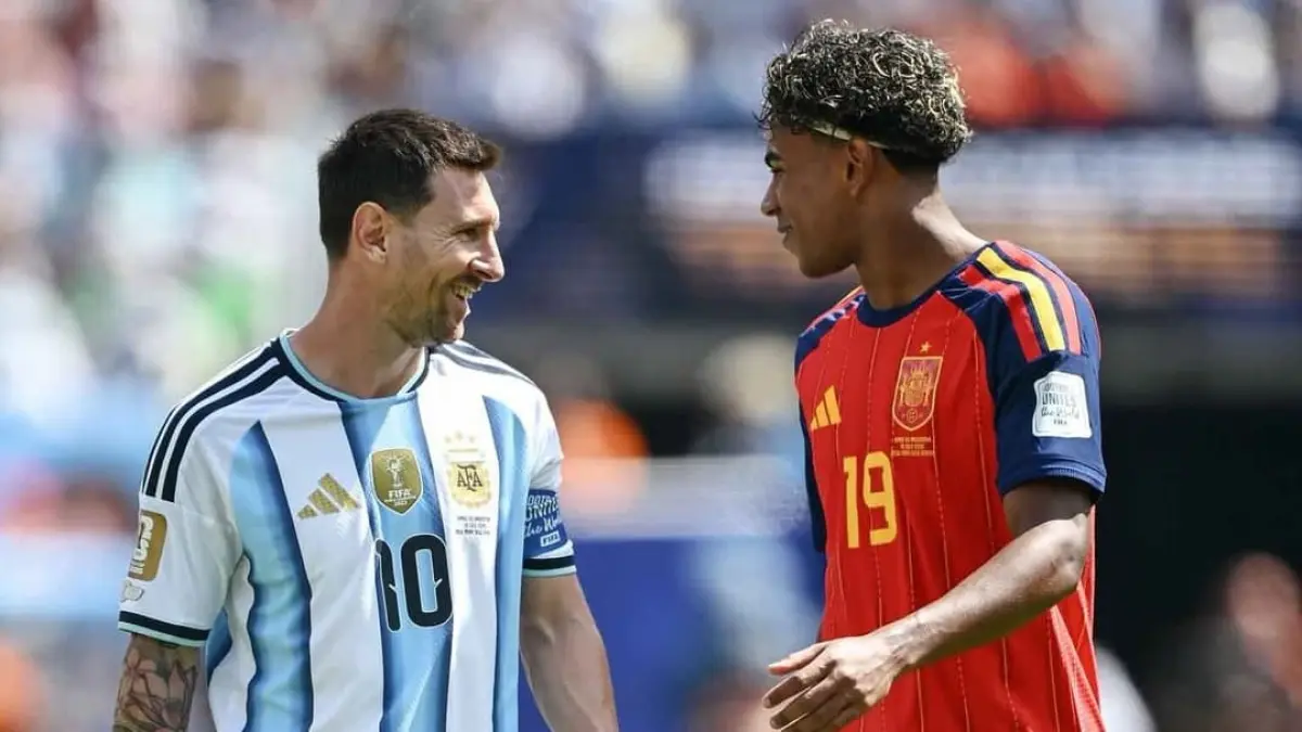 Lionel Messi dan Lamine Yamal pada laga final Piala Dunia 2026 Spanyol vs Argentina di Stadion MetLife.(Foto: FIFA)