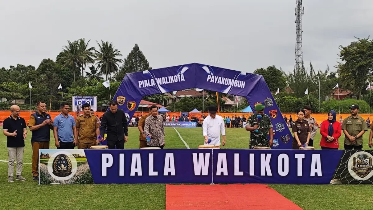Piala Wali Kota Payakumbuh Open resmi dimulai pada Senin (20/7) di Lapangan Sepak Bola Kapten Tantawi, Kelurahan Tanjuang Pauah, Kecamatan Payakumbuh Barat.