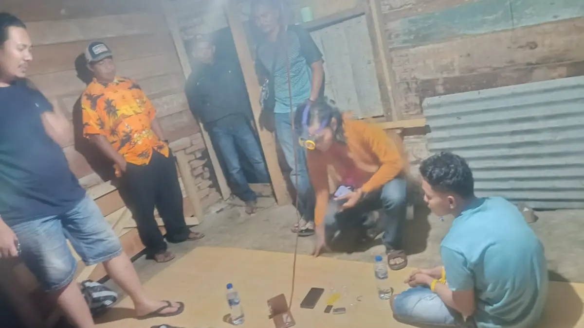 Satresnarkoba Polres Dharmasraya mengamankan seorang pria berinisial MA yang diduga memiliki narkotika jenis sabu di Jorong Suka Maju, Koto Besar pada Senin (20/7/2026) dini hari.