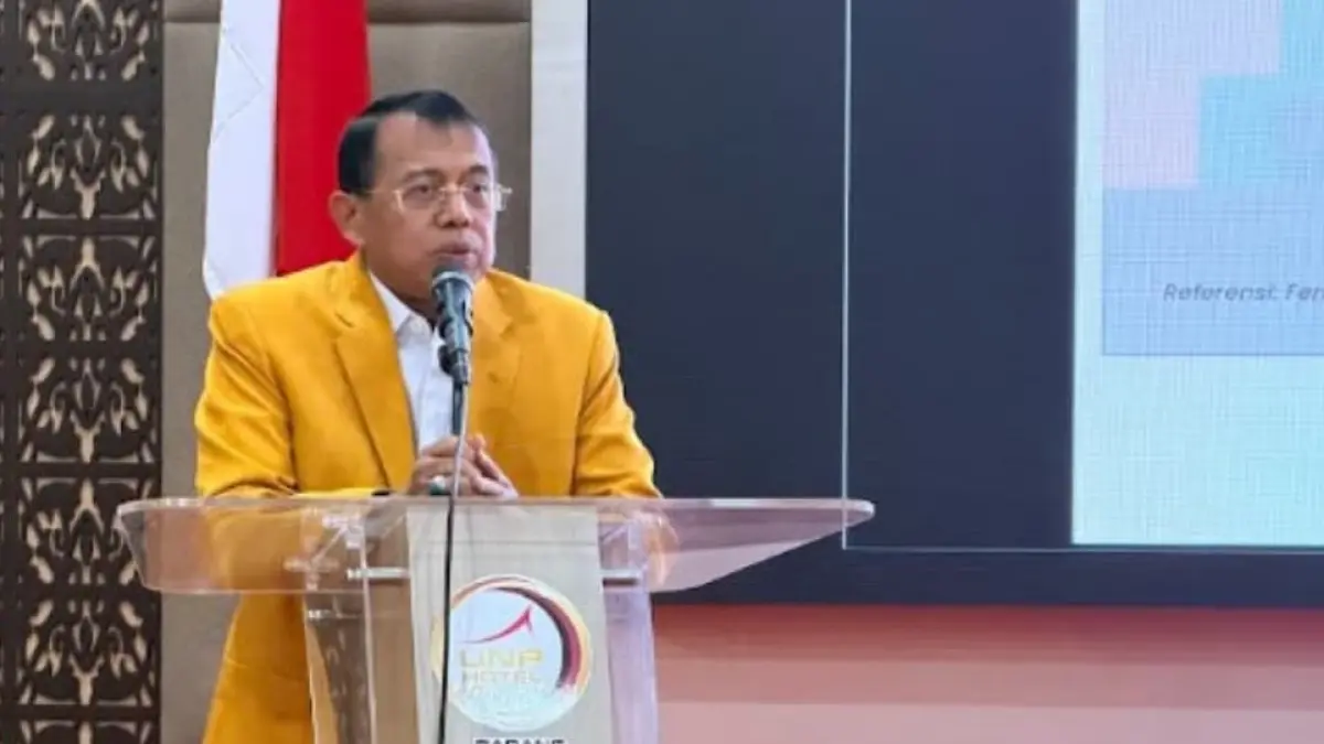 Senior Eksekutif UNP Prof. Ganefri memaparkan arah program kerja UNP 2027 dalam Rapat Kerja penyusunan anggaran di Padang.(Foto: KKPS)