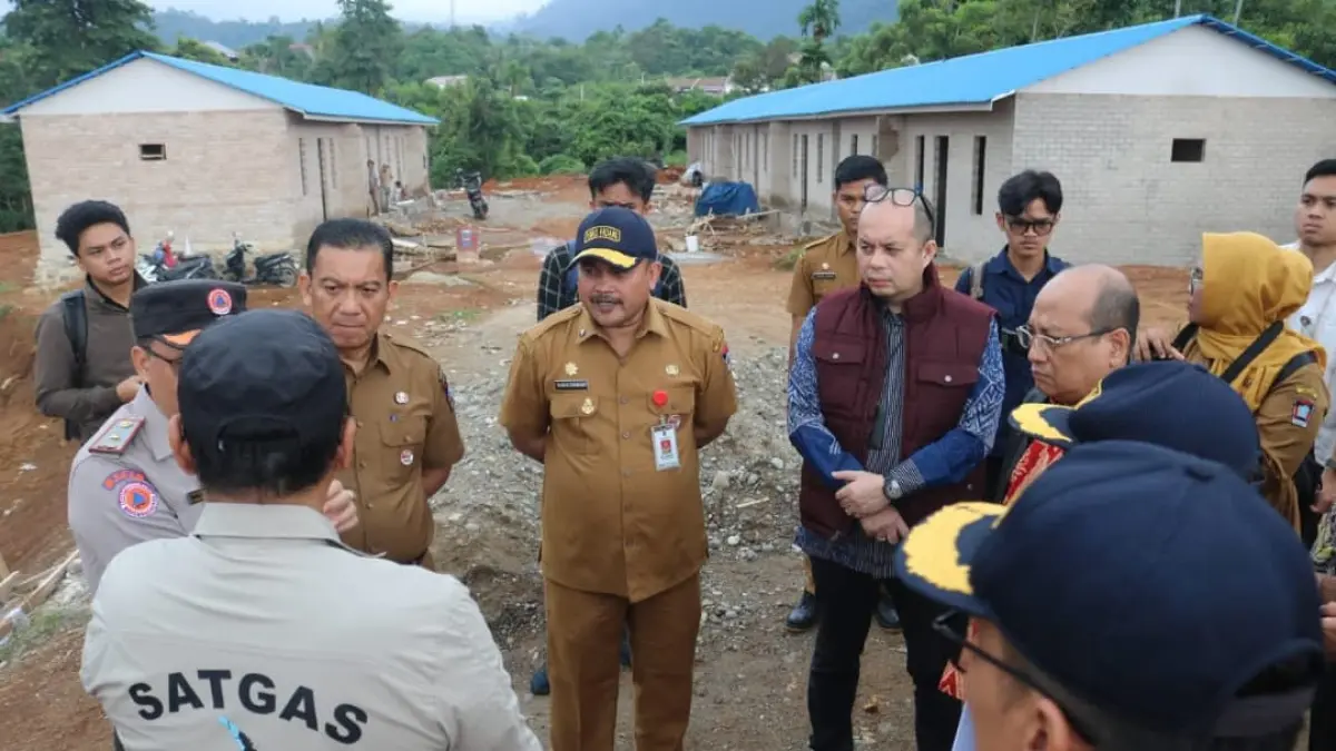 Tim Kemendagri meninjau pembangunan Huntap di Balai Gadang dan mengapresiasi Kota Padang sebagai percontohan pemulihan pascabencana.(Foto: Diskominfo)