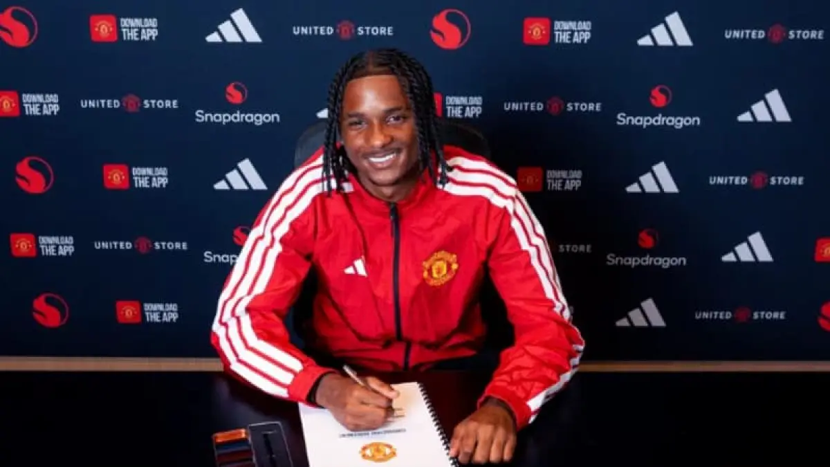Tynan Thompson resmi bergabung dengan Manchester United dari Tottenham Hotspur. (Foto: X @manutd)