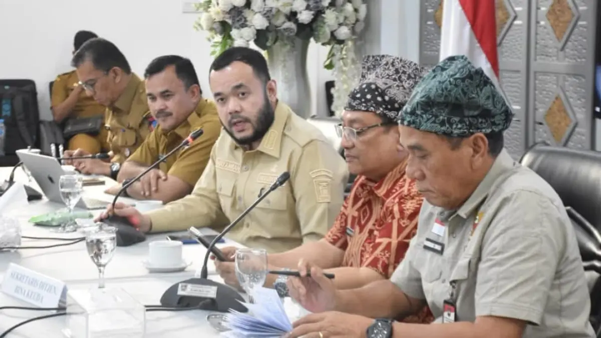Wali Kota Padang Fadly Amran menerima Tim Monitoring Kemendagri membahas tender proyek mitigasi bencana Rp371,85 miliar di Rumah Dinas Wali Kota Padang.(Foto: Kominfo)