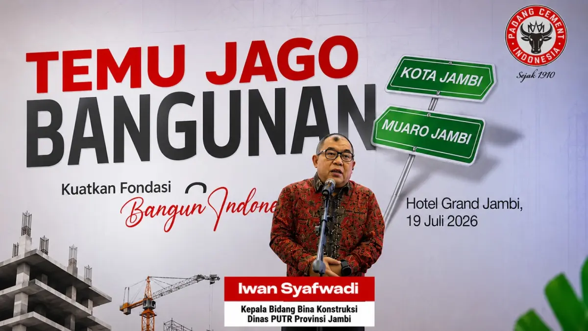 Kepala Bidang Bina Konstruksi Dinas Pekerjaan Umum dan Tata Ruang (PUTR) Provinsi Jambi, Irwan Syafwadi, menyampaikan sambutan pada kegiatan Temu Jago Bangunan Semen Padang di Kota Jambi, Minggu (19/7/2026).