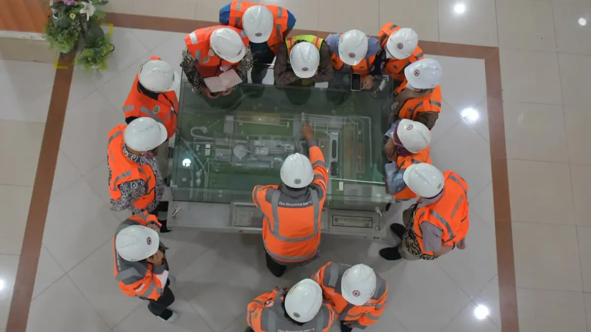Manajemen PT Semen Padang menerima kunjungan PT Pusri Palembang dan PT Petrokimia Gresik untuk membahas peluang pemanfaatan binder clay dan filler sebagai bahan baku industri pupuk dalam mendukung swasembada pangan nasional.
