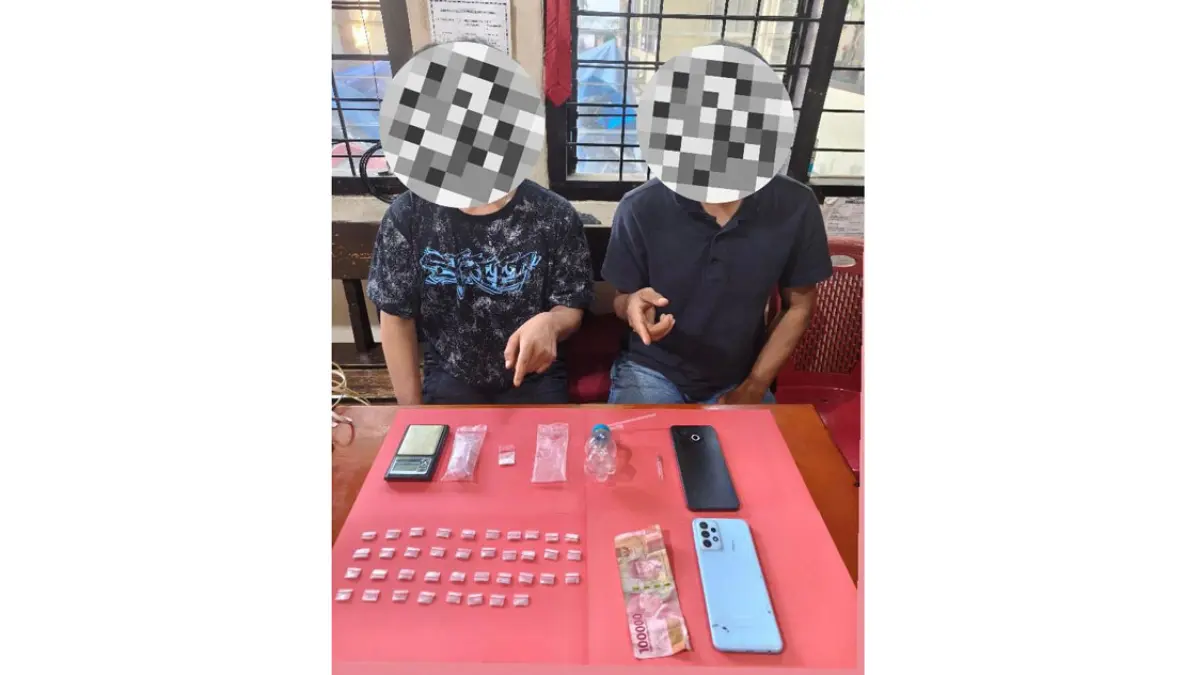 Para terduga pengedar narkotika jenis sabu tak berkutik saat diamankan jajaran kepolisian dari Polres Payakumbuh, baru-baru ini. (DOK POLRES PAYAKUMBUH)
