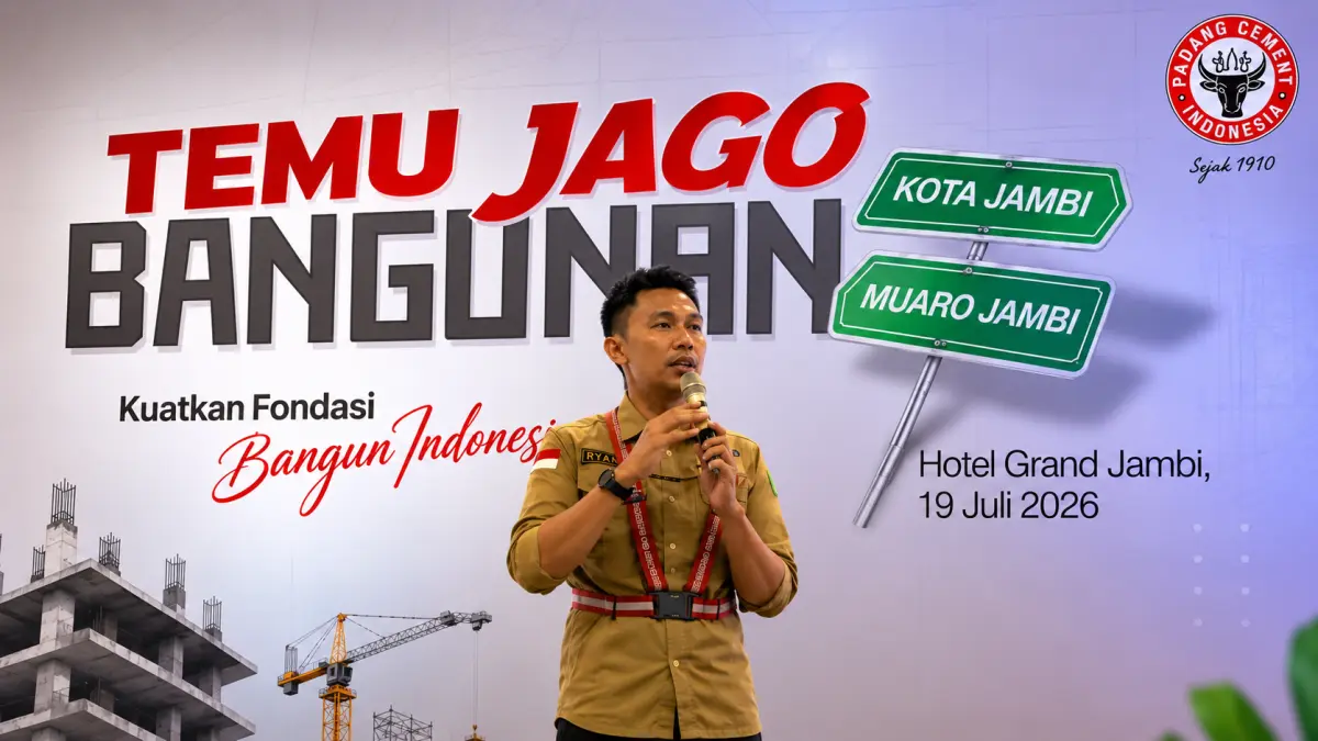 Perwakilan LSP Astekindo Jambi, Lintong Sirait, memberikan arahan kepada peserta Temu Jago Bangunan PT Semen Padang mengenai pentingnya sertifikat kompetensi sebagai bekal meningkatkan daya saing dan membuka peluang kerja hingga kawasan ASEAN.