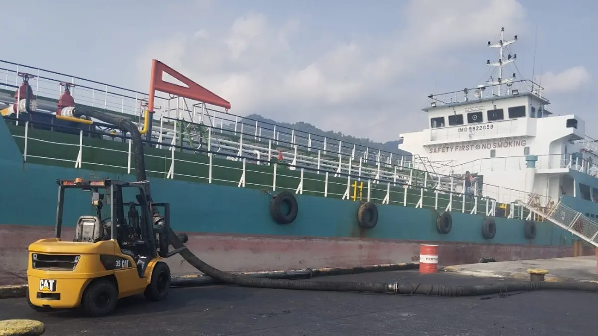 PTP Nonpetikemas Teluk Bayur mencatat arus barang 2,82 juta ton Semester I 2026, didorong pertumbuhan curah cair dan ekspor CPO.