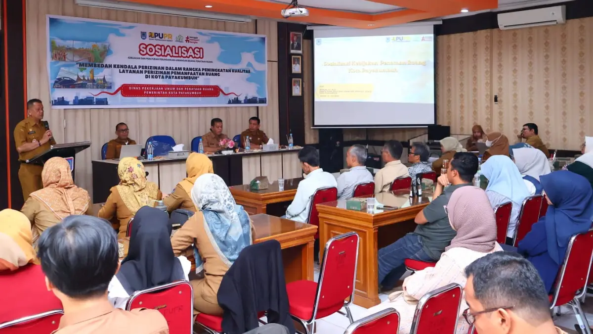 Wakil Wali Kota Payakumbuh Elzadaswarman membuka Sosialisasi Kebijakan dan Peraturan Perundang-undangan Bidang Penataan Ruang di Aula Batang Agam, Dinas PUPR Kota Payakumbuh, Selasa (21/7/2026).