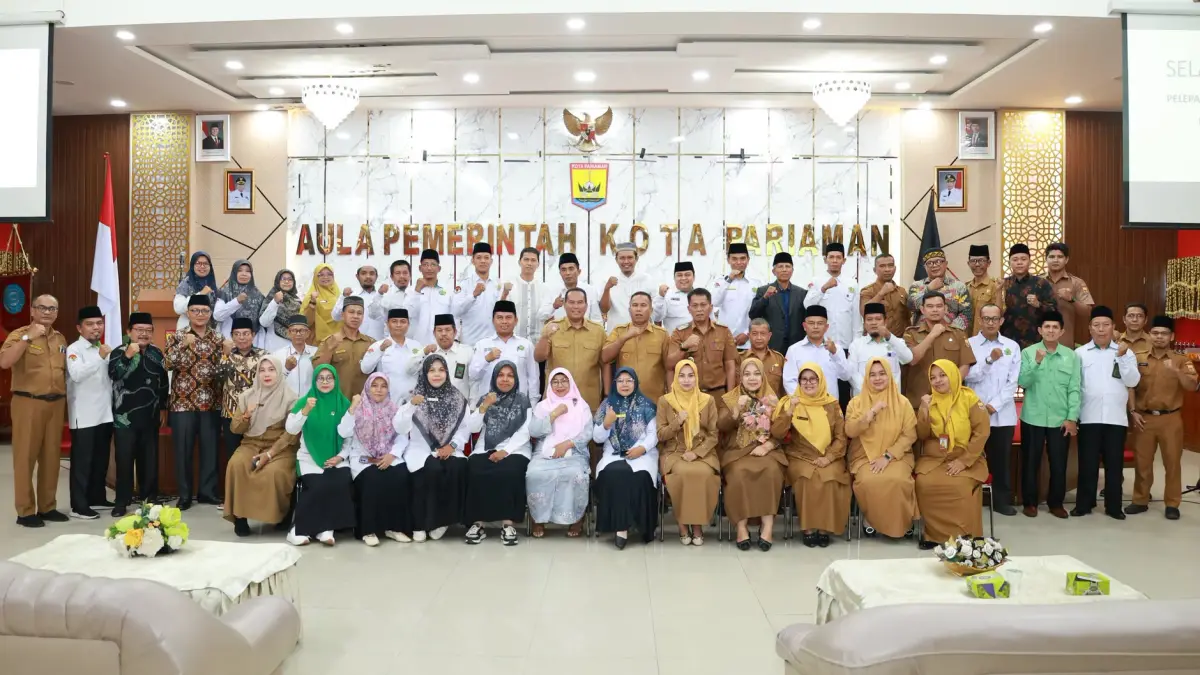 Wali Kota Pariaman Yota Balad bersama Wakil Wali Kota Pariaman Mulyadi melepas 11 tim monitoring Program Satu Rumah Satu Hafiz yang akan melakukan verifikasi ke seluruh sekolah di Kota Pariaman, Selasa (21/7/2026).
