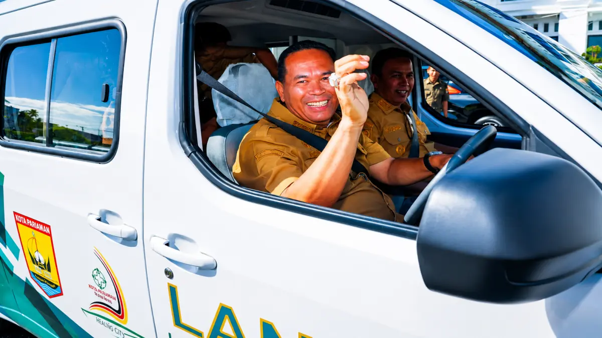 Wali Kota Pariaman Yota Balad bersama Wakil Wali Kota Pariaman Mulyadi meresmikan program LANJUT, layanan antar jemput pasien gratis menuju RSUD Sadikin Kota Pariaman, Selasa (21/7/2026).